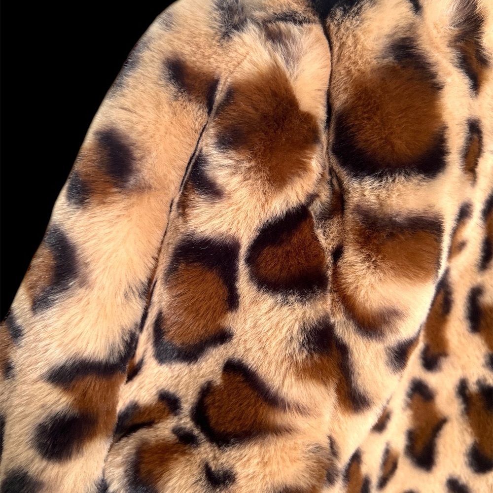 Faux Fur Coat. New, Never Worn. Cheetah Print, Excellent condition